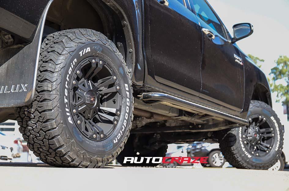 TOYOTA HILUX 4WD MONSTER XD 2 MATTE BLACK