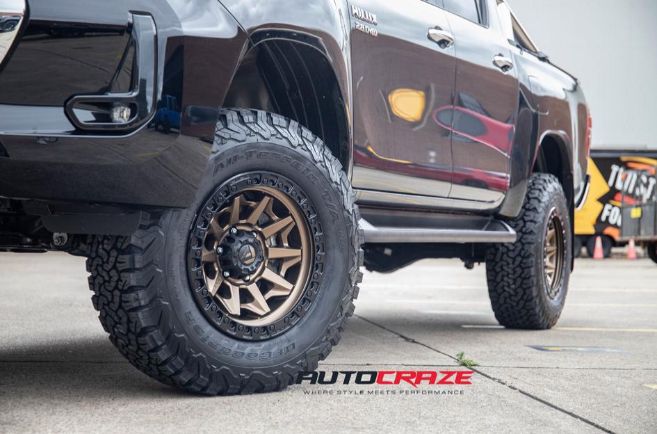 TOYOTA HILUX N80 4WD COVERT BRONZE BLACK LIP