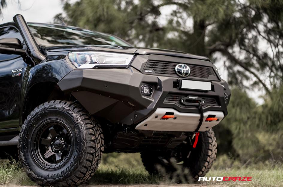 TOYOTA HILUX 4WD SHOK MATTE BLACK