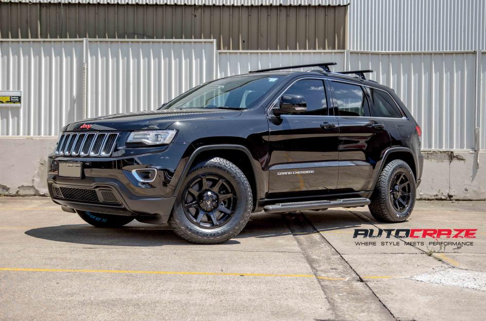 JEEP-GRAND-CHEROKEE-T05-SATIN-BLACK