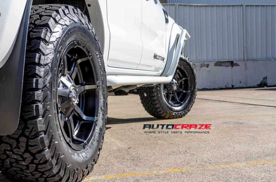FORD RANGER COUPLER BLACK MACHINED WITH DARK TINT 9