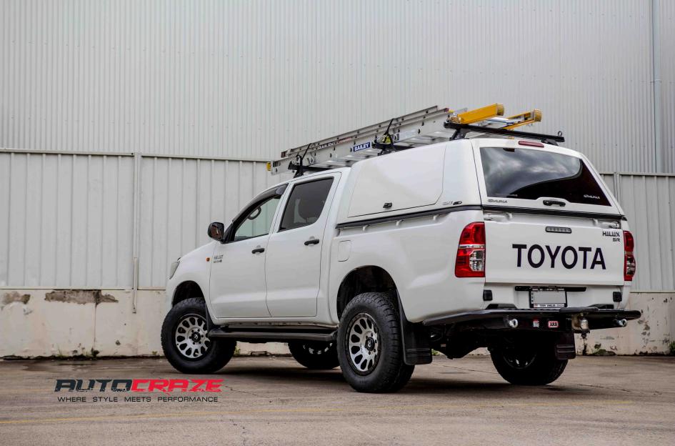 TOYOTA HILUX N70 4WD VECTOR BLACK MACHINED