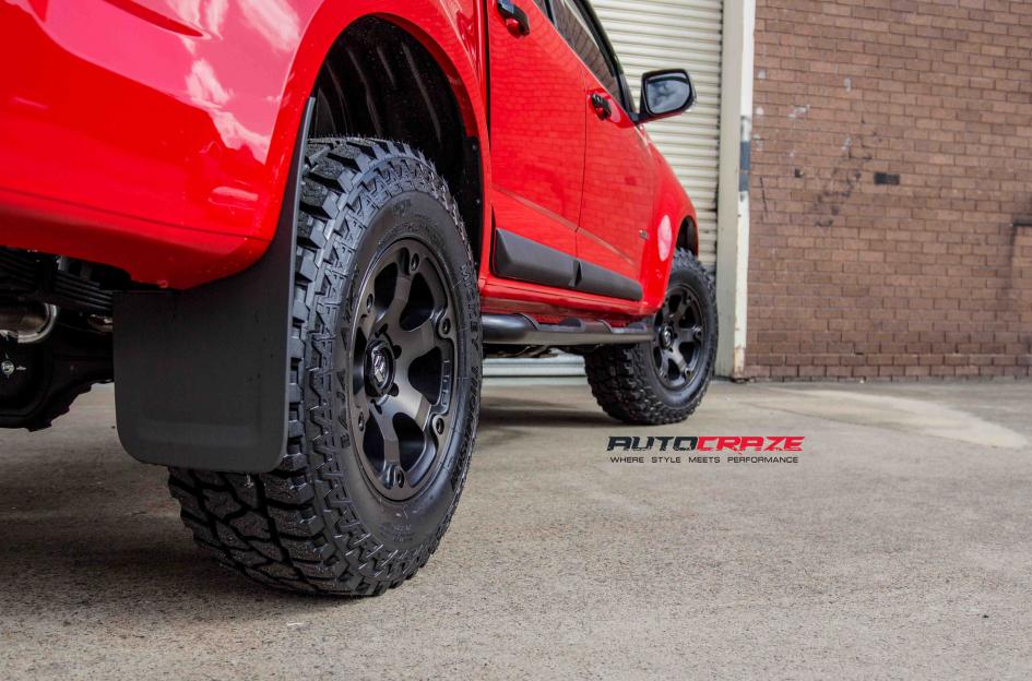 HOLDEN COLORADO BEAST BLACK MACHINED WITH DARK TINT