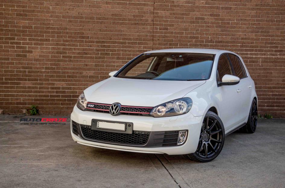 VOLKSWAGEN GOLF ESSEN SATIN BLACK