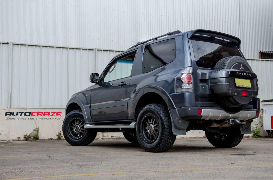 MITSUBISHI PAJERO TANAY MATTE BLACK MACHINED FACE WITH DARK MATTE TINT