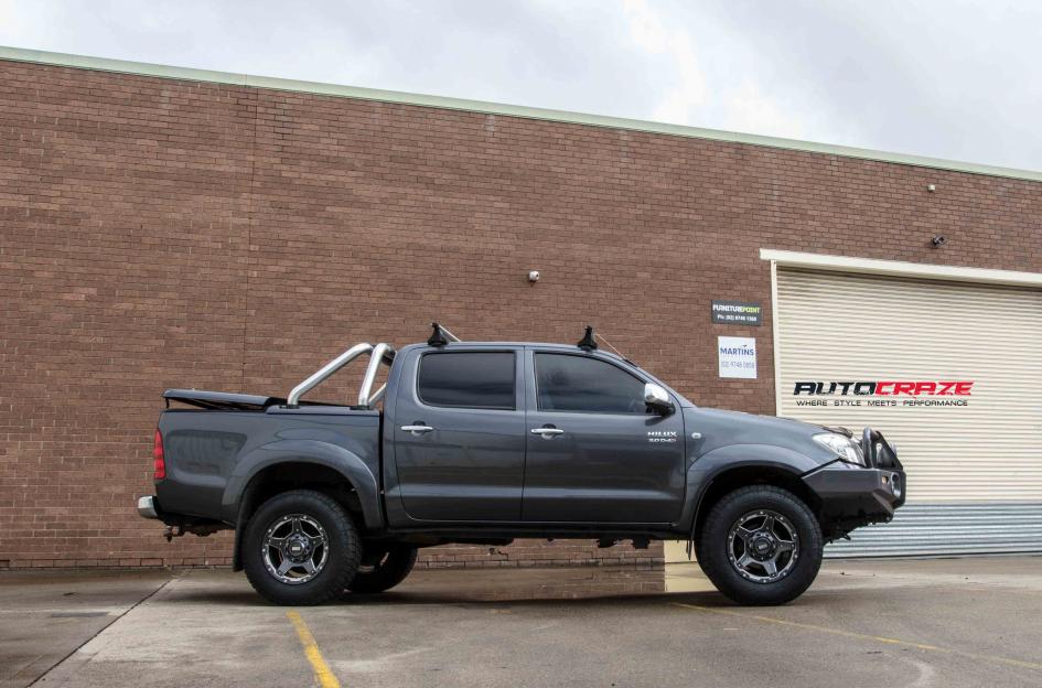 TOYOTA HILUX N70 4WD GD04 GRAPHITE WITH MILLED ACCENTS
