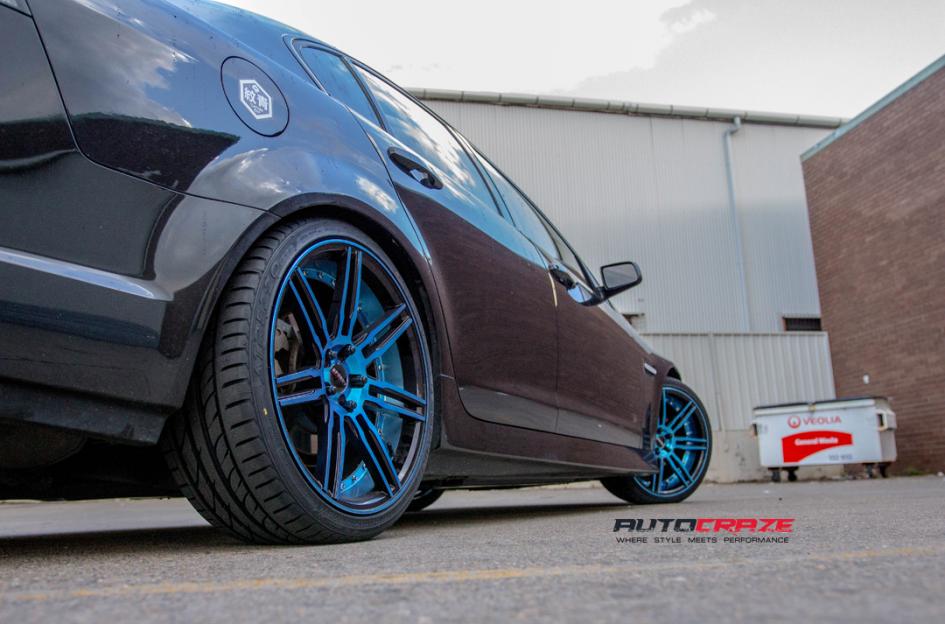 HOLDEN-COMMODORE-INVADER-GLOSS-BLACK-ELECTRIC-BLUE