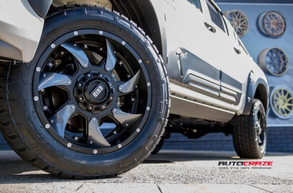TOYOTA HILUX N80 4WD GD01 BLACK WITH CHROME INSERTS