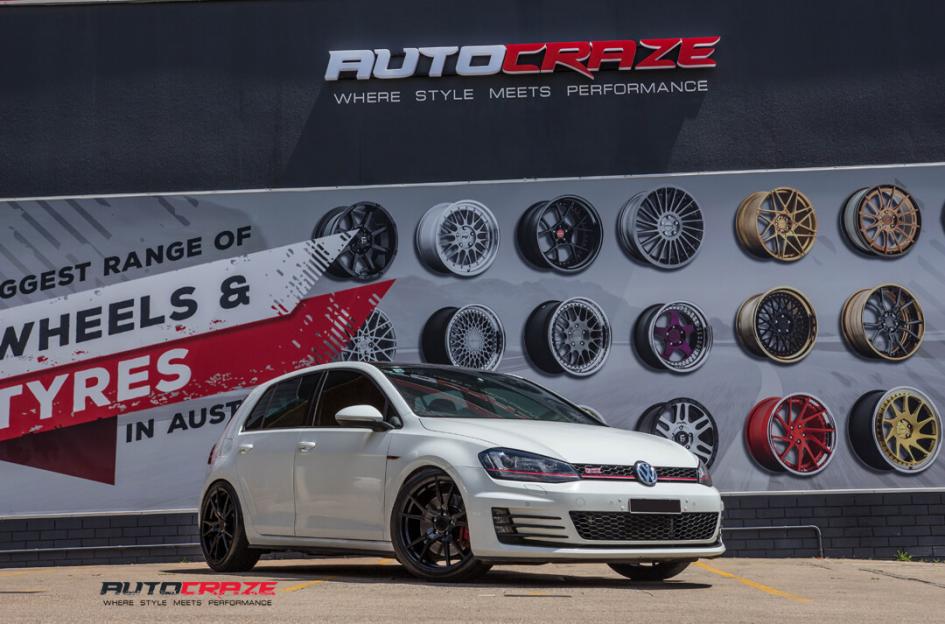 VOLKSWAGEN GOLF SF06 SATIN BLACK