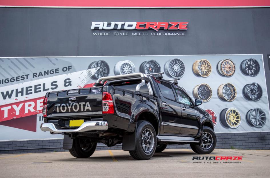 TOYOTA HILUX N70 4WD GD07 MATTE ANTHRACITE MILLED WITH BLACK LIP