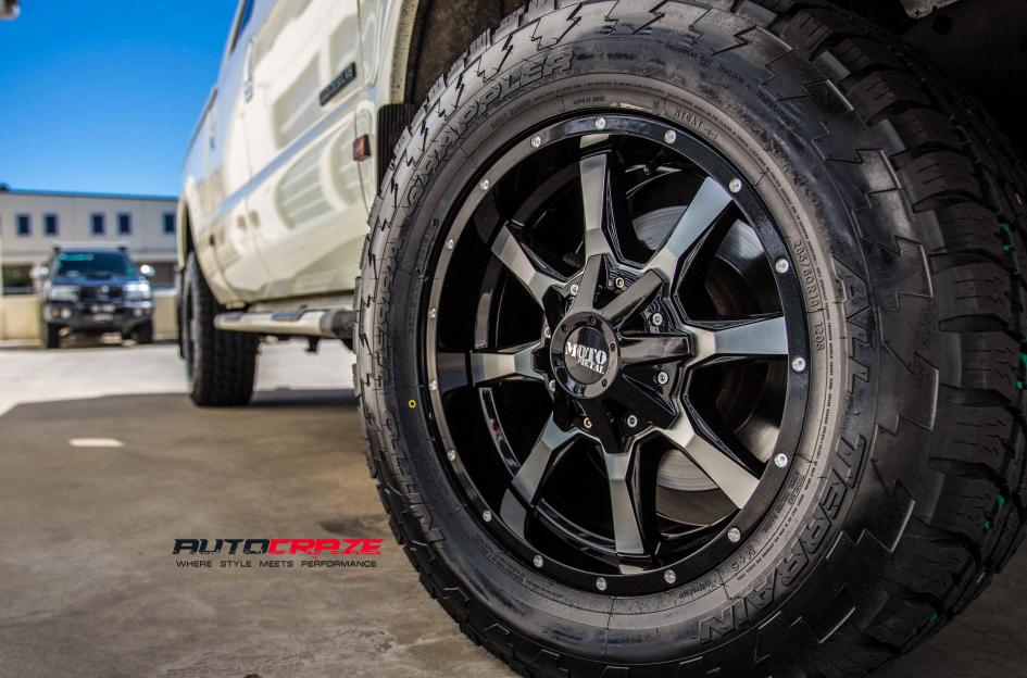 FORD F250 MO970 GLOSS BLACK MACHINED FACE
