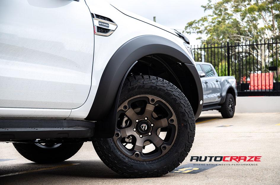 FORD RANGER BEAST BLACK MACHINED WITH DARK TINT