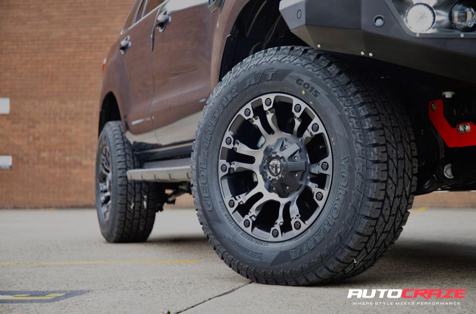 FORD EVEREST VAPOR BLACK MACHINED WITH DARK TINT