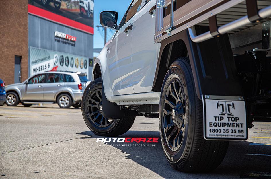 ISUZU DMAX BROOKLYN MATTE BLACK
