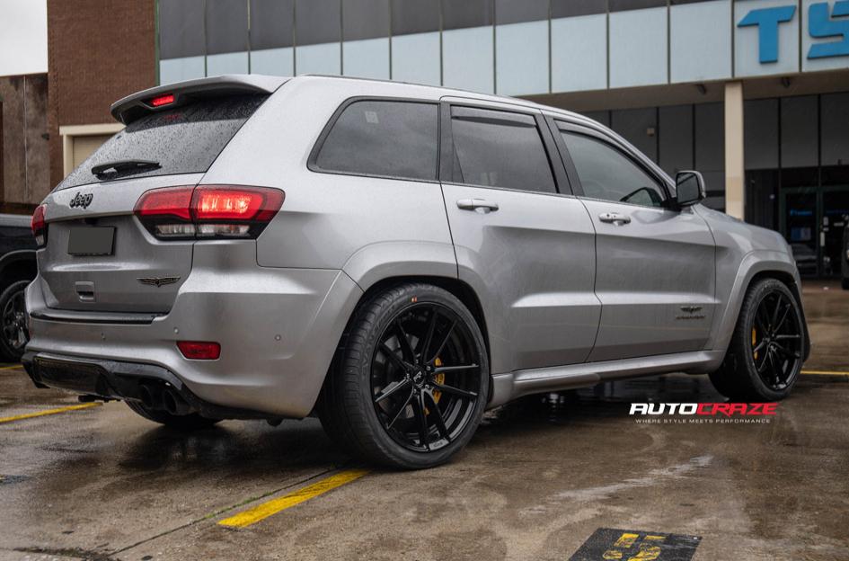 JEEP-GRAND-CHEROKEE-DFS-GLOSS-BLACK