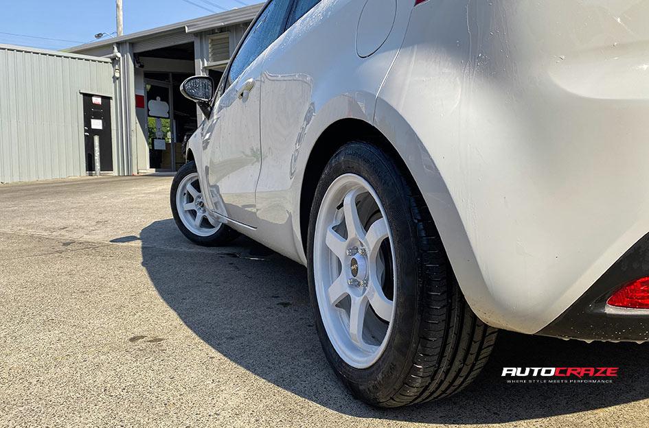 KIA RIO KATANA WHITE