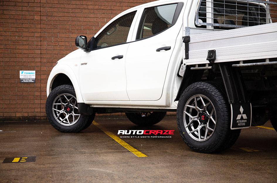 MITSUBISHI TRITON SABBATH HYPERBLACK