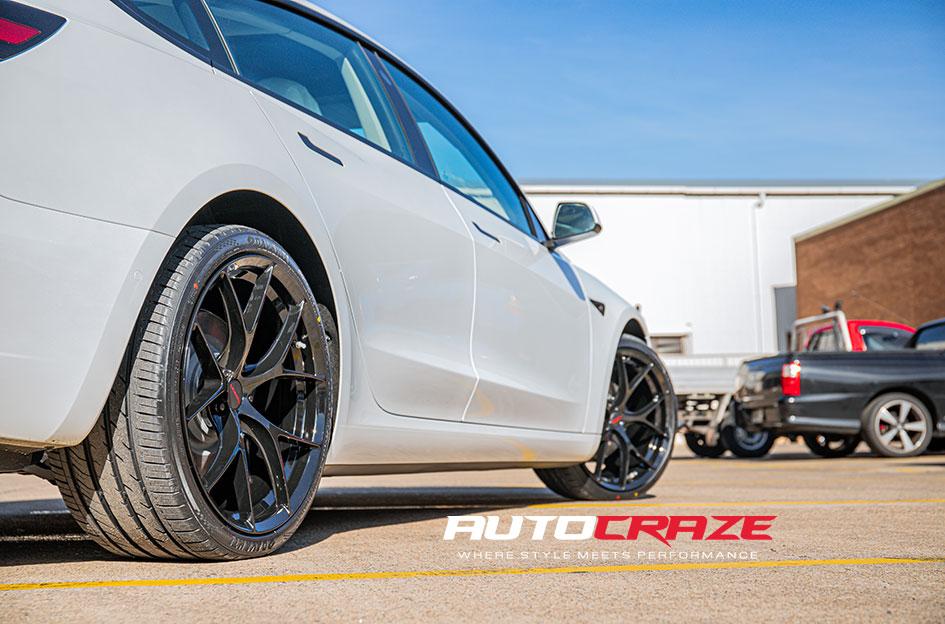 TESLA MODEL 3 ZR3 GLOSS BLACK