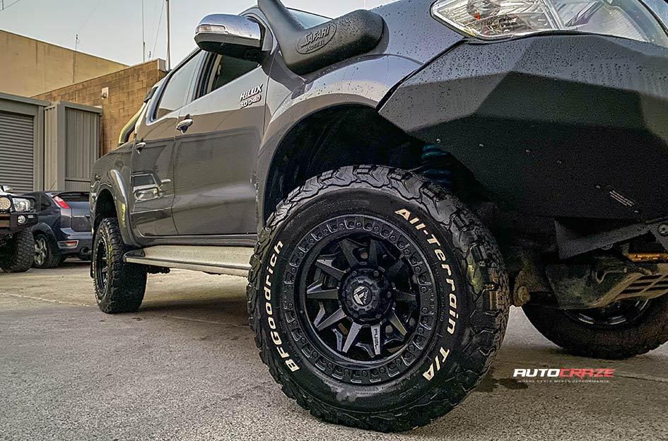 TOYOTA HILUX N70 4WD COVERT MATTE BLACK