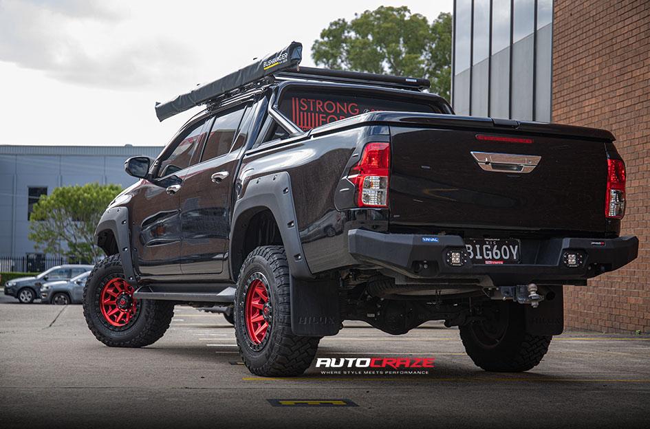 TOYOTA HILUX N80 4WD COVERT CANDY RED BLACK LIP