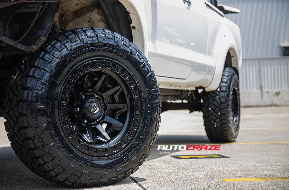 TOYOTA HILUX N70 4WD COVERT MATTE BLACK