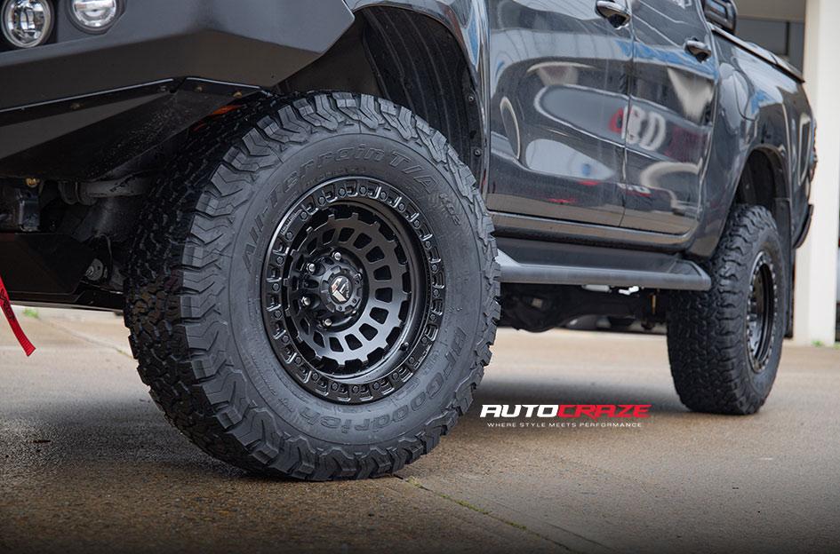 TOYOTA HILUX N80 4WD ZEPHYR MATTE BLACK