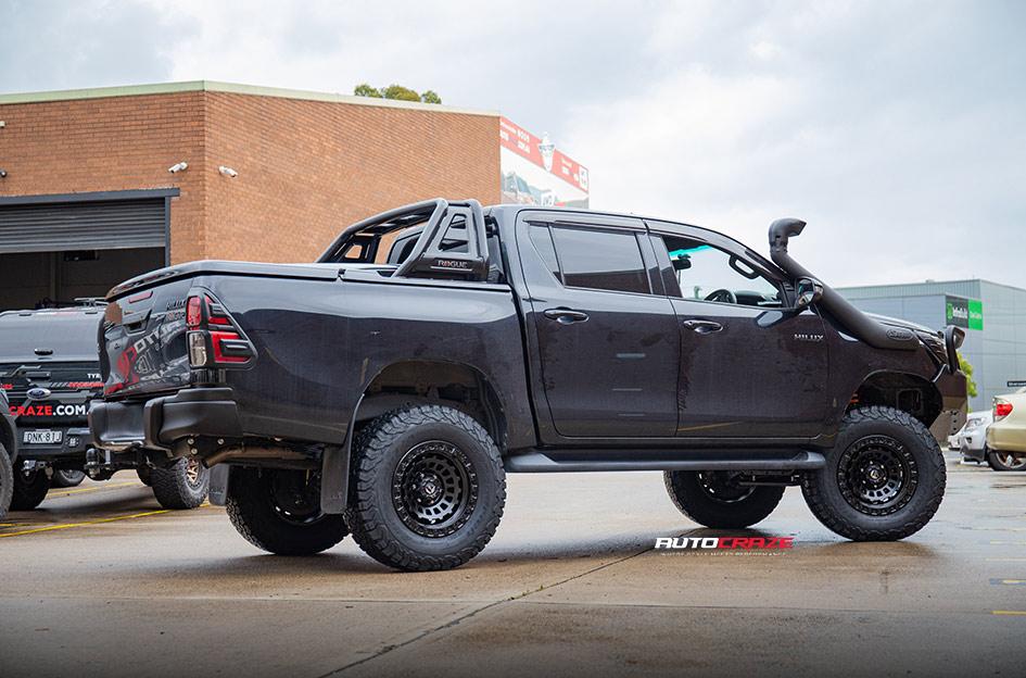 TOYOTA HILUX N80 4WD ZEPHYR MATTE BLACK