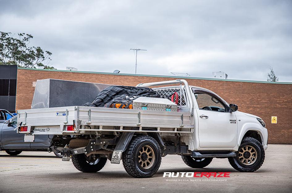 TOYOTA HILUX N80 4WD HURRICANE SATIN BRONZE BLACK LIP