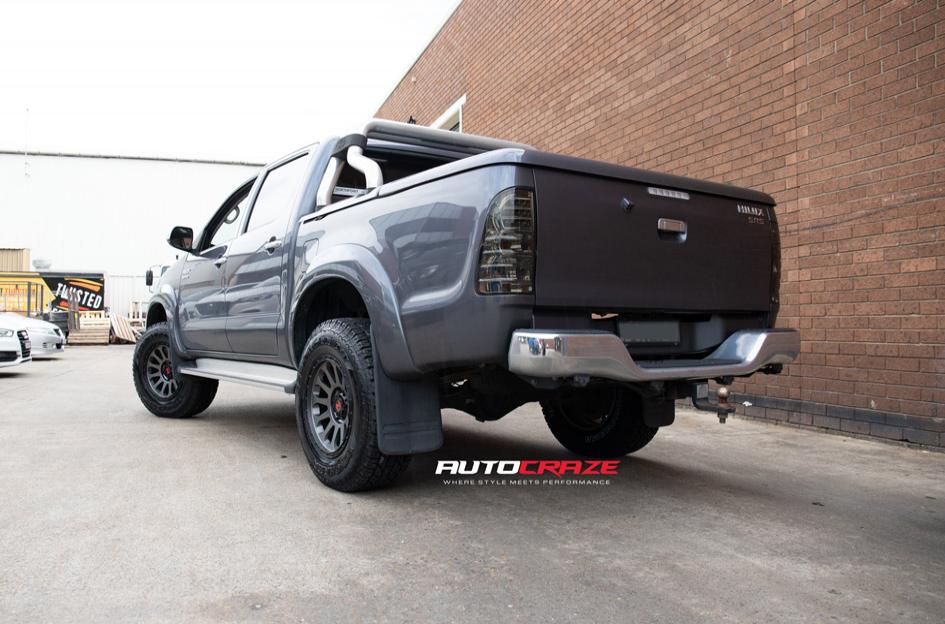 TOYOTA HILUX 4WD VICTIM GUNMETAL BLACK RING