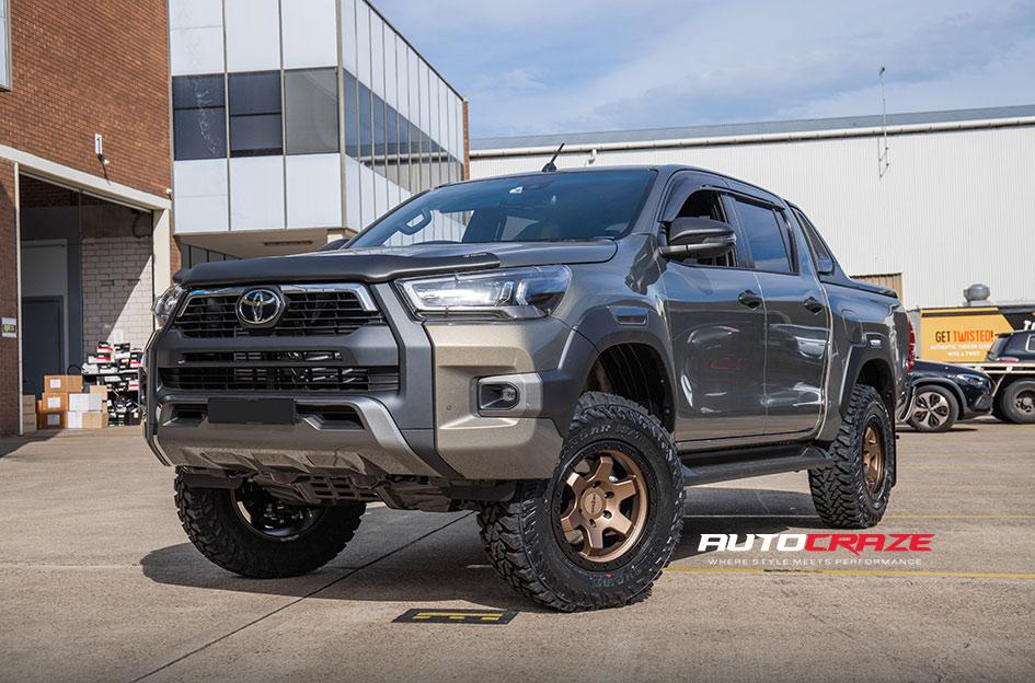 TOYOTA HILUX N80 4WD SIX MATTE BRONZE