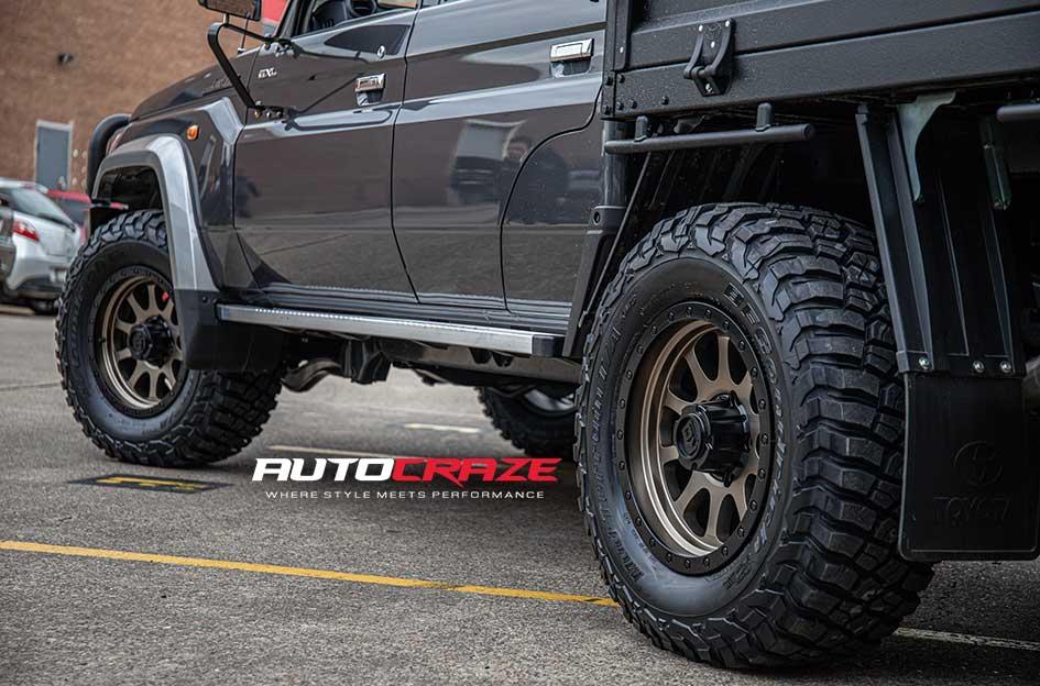 TOYOTA LANDCRUISER HURRICANE SATIN BRONZE BLACK LIP