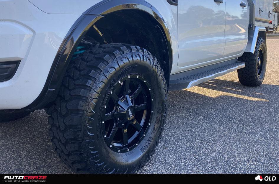 FORD RANGER MO970 GLOSS BLACK MILLED LOGO ON LIP