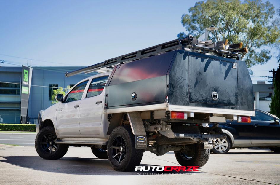 TOYOTA HILUX N70 4WD AVALANCHE MATTE BLACK