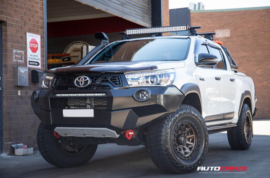 TOYOTA HILUX N80 RUGGED X COVERT BRONZE BLACK LIP