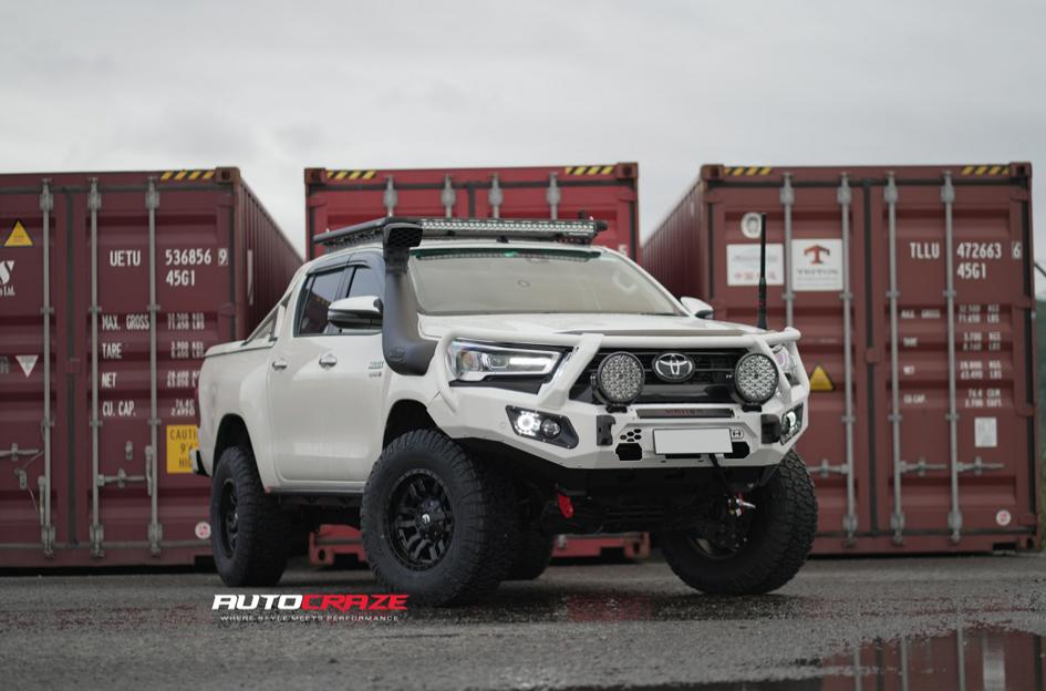 TOYOTA HILUX N80 4WD SLEDGE MATTE BLACK