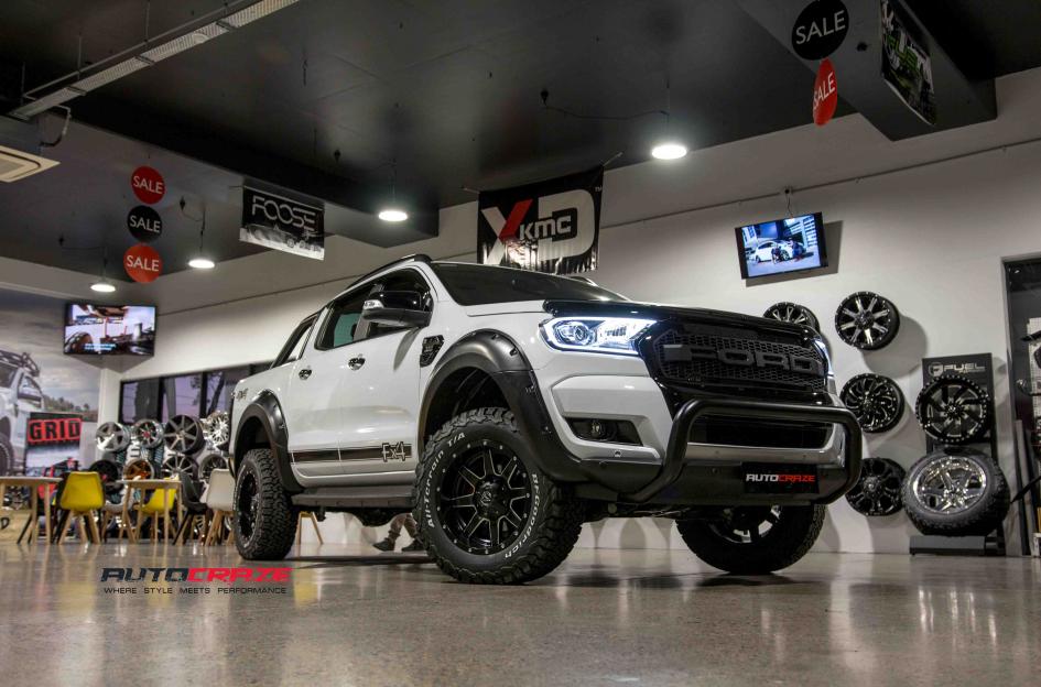 FORD RANGER MAVERICK GLOSS BLACK MILLED ACCENTS 6