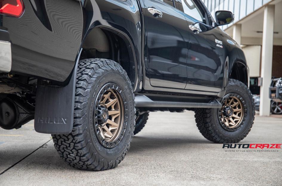 TOYOTA HILUX N80 4WD COVERT BRONZE BLACK LIP