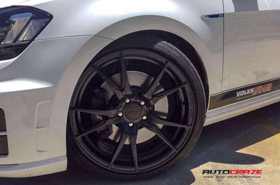 VOLKSWAGEN GOLF SF06 SATIN BLACK