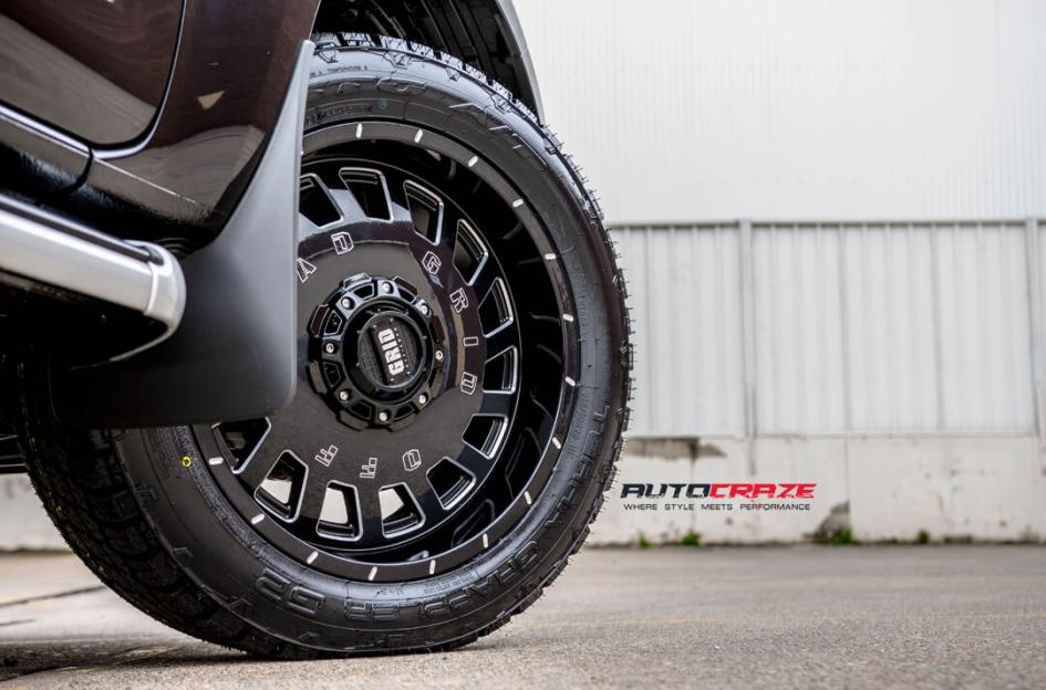 NISSAN NAVARA GD03 GLOSS BLACK MILLED ACCENTS