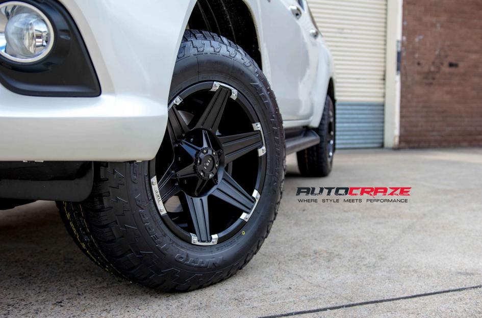TOYOTA HILUX 4WD T-12