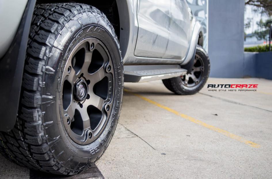 FORD RANGER BEAST BLACK MACHINED WITH DARK TINT
