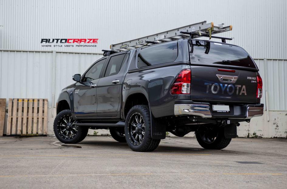 TOYOTA HILUX N80 4WD THROTTLE GLOSS BLACK MILLED ACCENTS