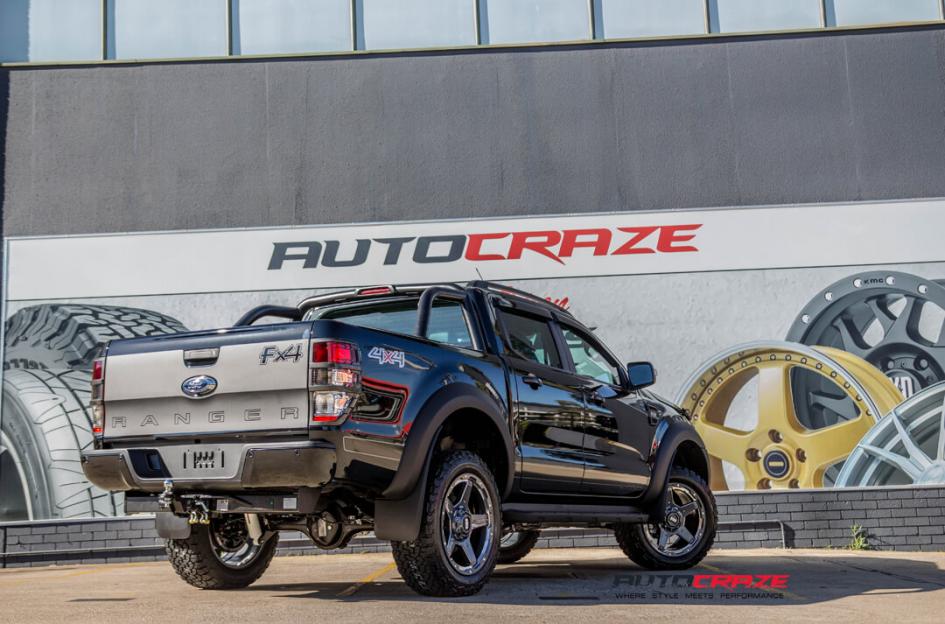 NISSAN NAVARA MENACE GLOSS BLACK MILLED ACCENTS