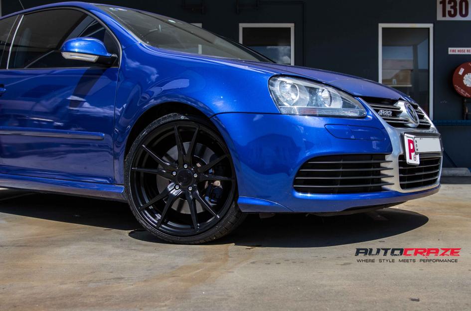 VOLKSWAGEN GOLF SF06 SATIN BLACK