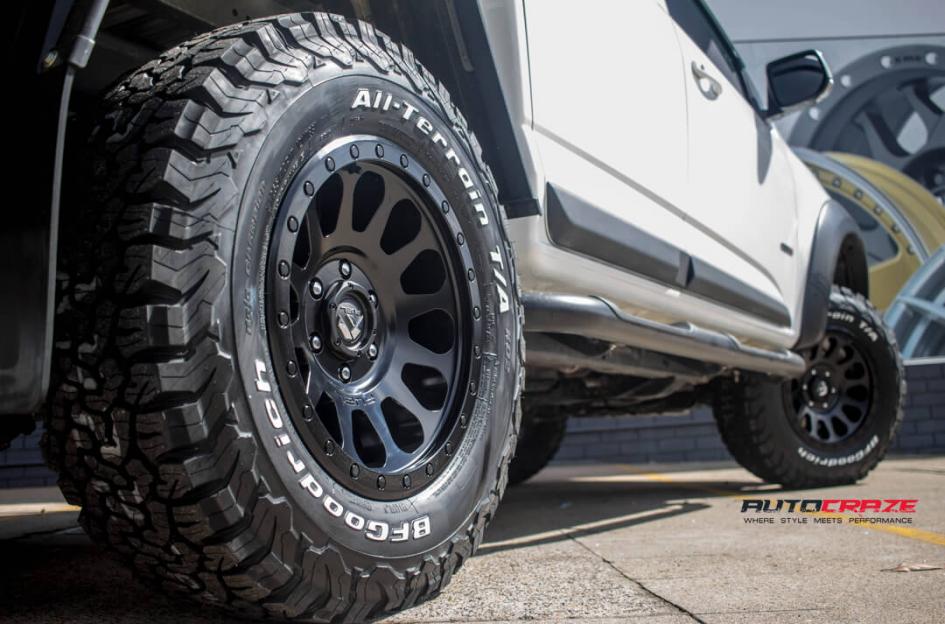 HOLDEN COLORADO VECTOR MATTE BLACK