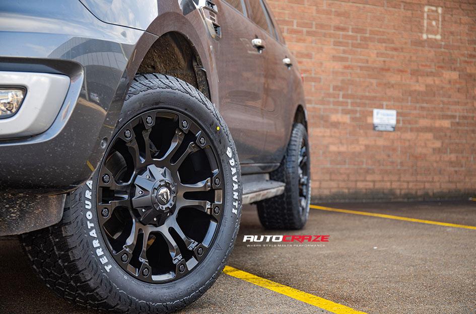 FORD EVEREST VAPOR MATTE BLACK
