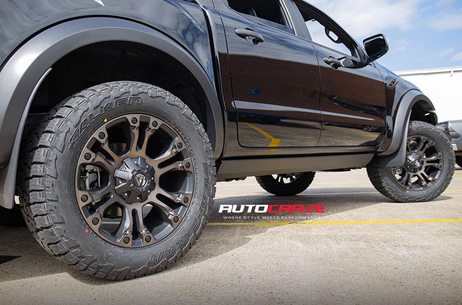 FORD RANGER RAPTOR VAPOR BLACK MACHINED WITH DARK TINT