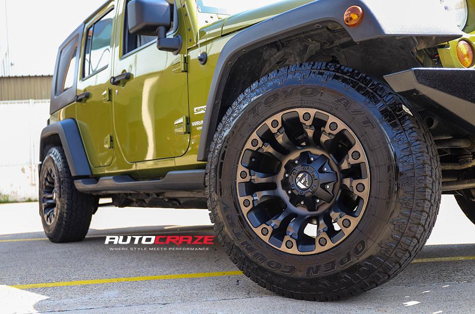 JEEP-WRANGLER-VAPOR-BLACK-MACHINED-WITH-DARK-TINT
