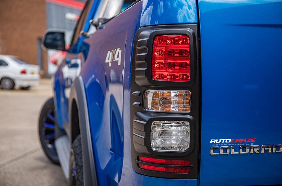 HOLDEN COLORADO CONTRA GLOSS BLACK BLUE TINTED CLEAR