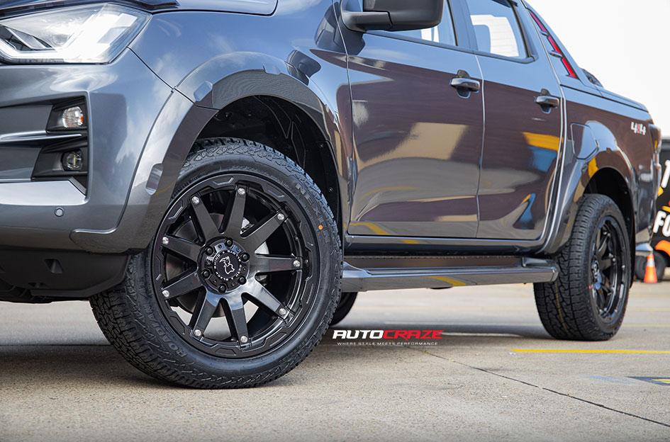 ISUZU DMAX OCEANO GLOSS BLACK